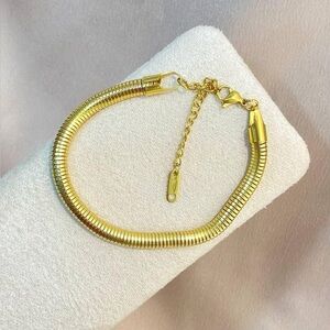 Elegant Gold Bracelet